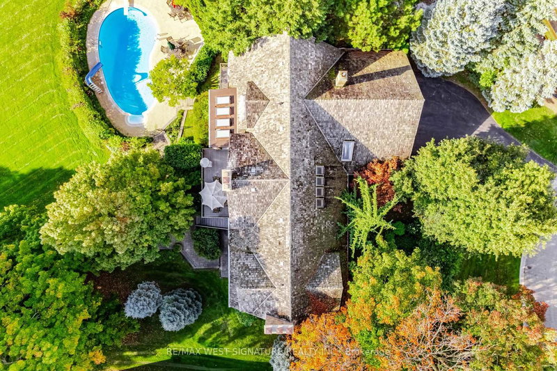 126 Curtis Cres, King, L7B 1C2 | Image 3