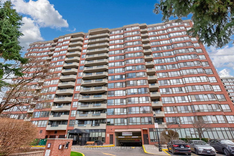 1011 - 33 Weldrick Rd E, Richmond Hill, L4C 8W4 | Image 2