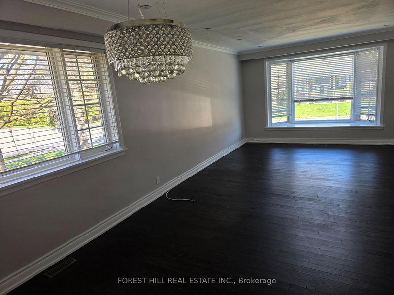 368 Fesserton Rd, Richmond Hill, L4C 1G2 | Image 3