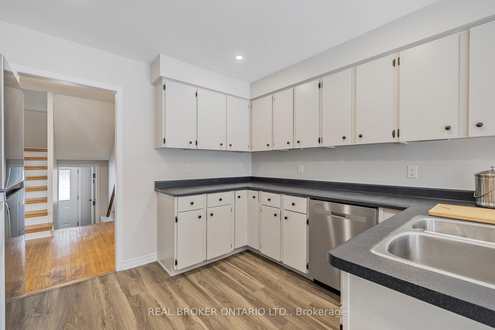 246 East Street - Photo 8