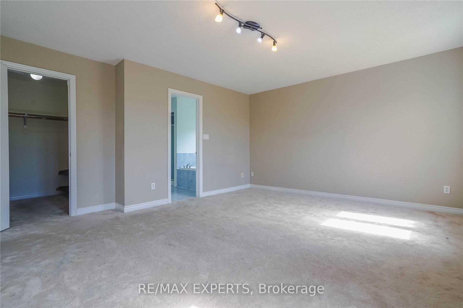 33 Saltspring Drive - Photo 15