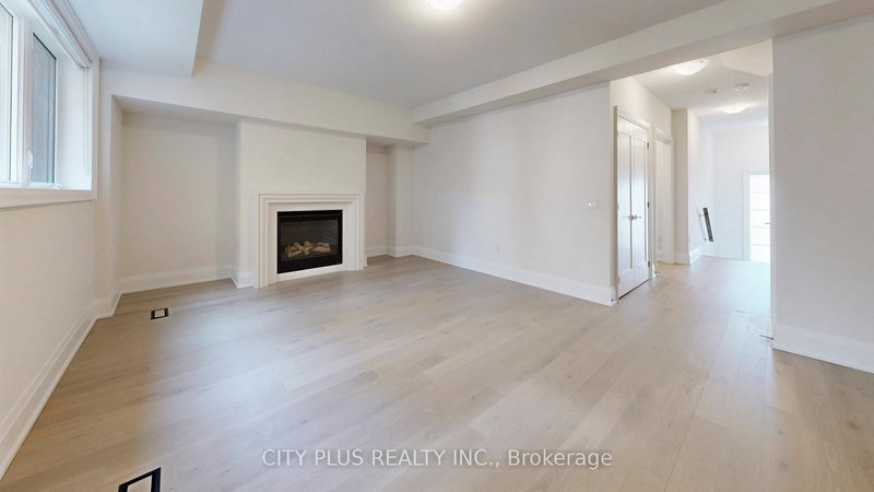 9400 Bayview Ave, Richmond Hill, L4C 4Z2 | Image 2