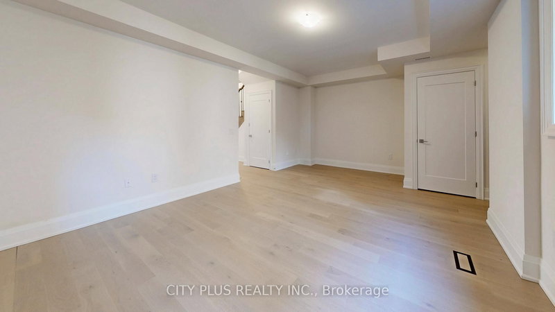 Main - 9400 Bayview Ave, Richmond Hill, L4C 4Z2 | Image 3