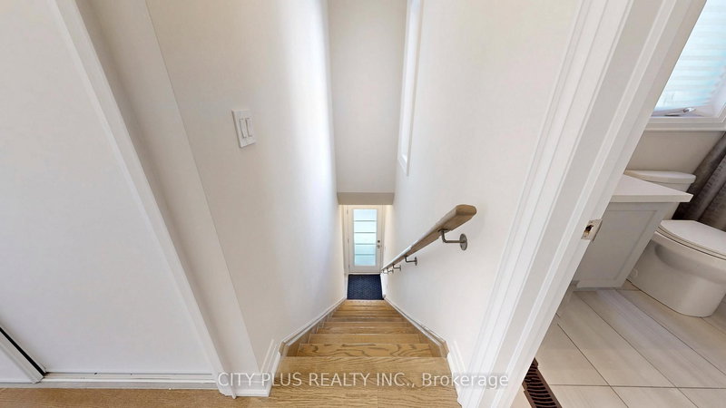 Coach House - 9400 Bayview Ave, Richmond Hill, L4C 4Z2 | Image 2