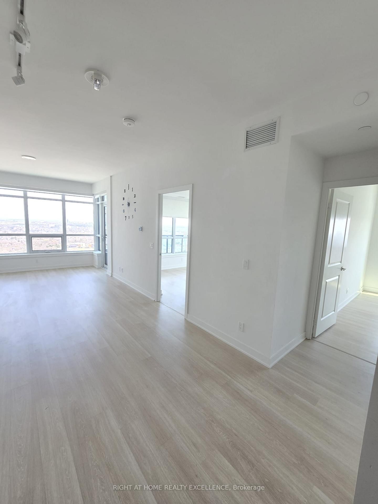 30 Upper Mall Way, Unit 3010 - Photo 2