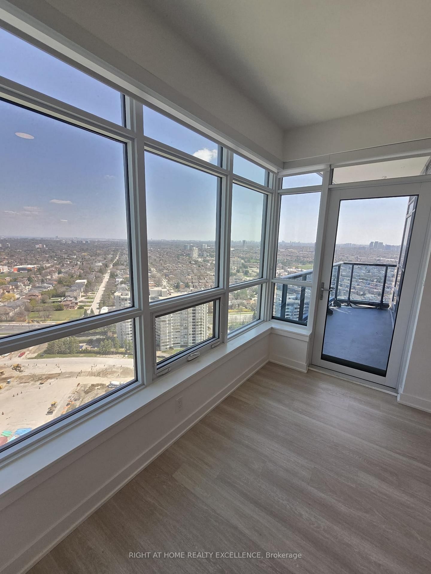 30 Upper Mall Way, Unit 3010 - Photo 4