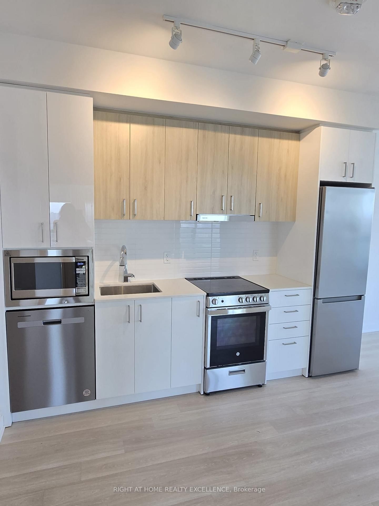 30 Upper Mall Way, Unit 3010 - Photo 7