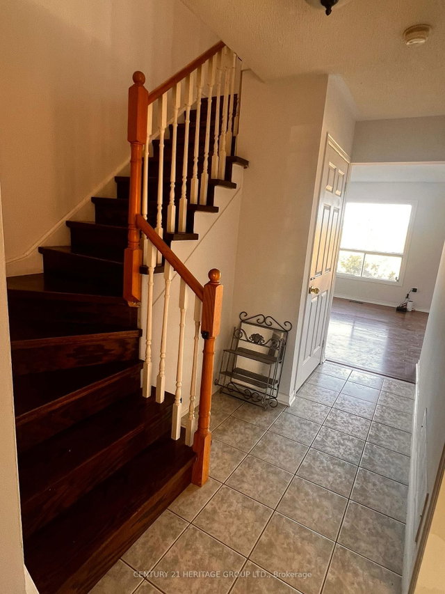 Main & 2nd - 641 Walpole Crescent