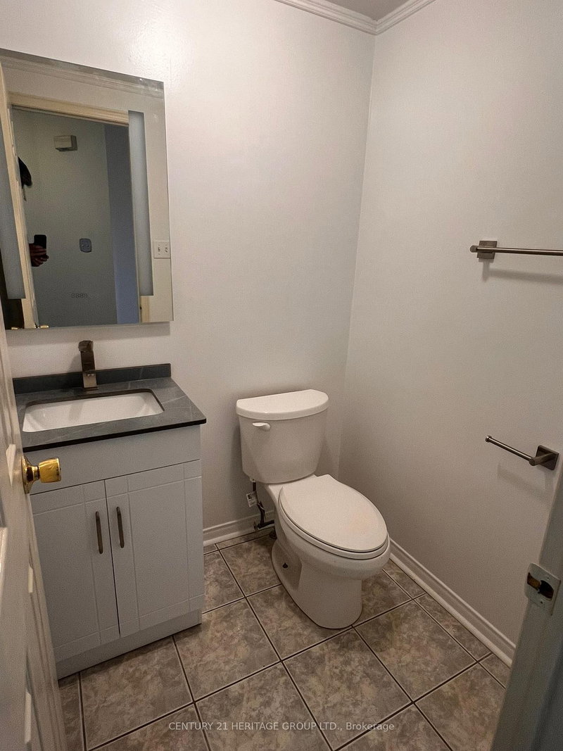 Main & 2nd - 641 Walpole Cres, Newmarket, L3X 2B6 | Image 3