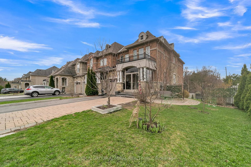 7 Gamble Glen Cres, Richmond Hill, L4S 2T3 | Image 2