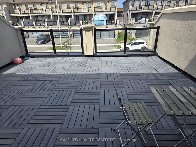 94 Robert Eaton Ave, Markham, L3S 0G1 | Image 2