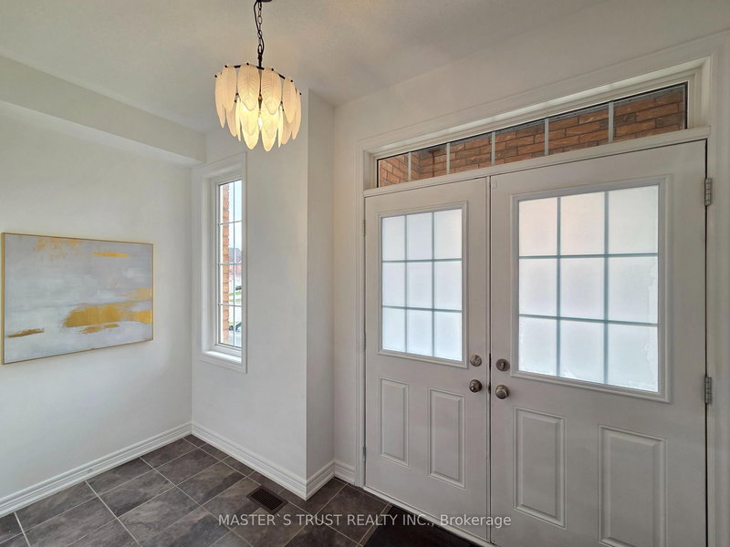 11 Beacon Point St, Markham, L6E 0P3 | Image 2