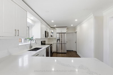 70 Royal Orchard Boulevard • Markham, ON photo 7
