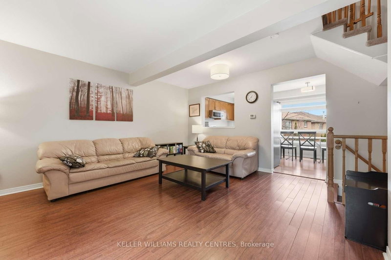 22 Ross Linton Dr, Aurora, L4G 6T3 | Image 2