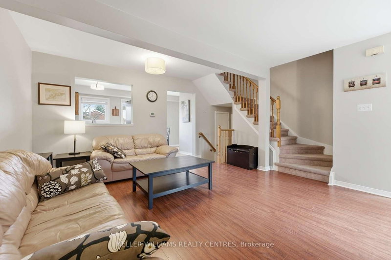 22 Ross Linton Dr, Aurora, L4G 6T3 | Image 3