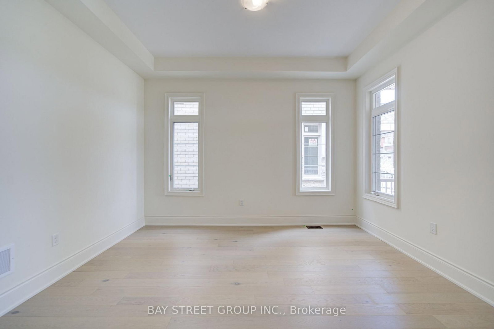 42 Big Willow Crescent • Richmond Hill, ON photo 4