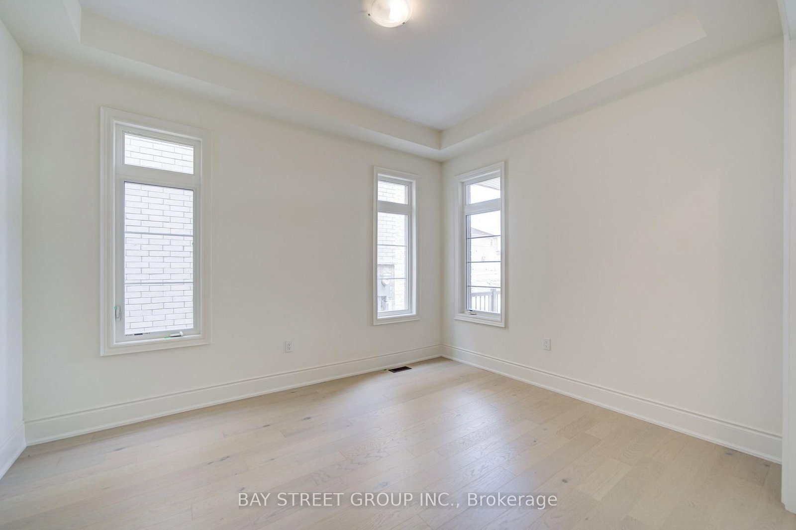 42 Big Willow Crescent • Richmond Hill, ON photo 5