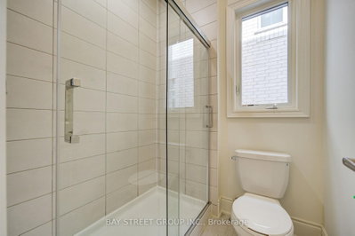 42 Big Willow Crescent • Richmond Hill, ON photo 9