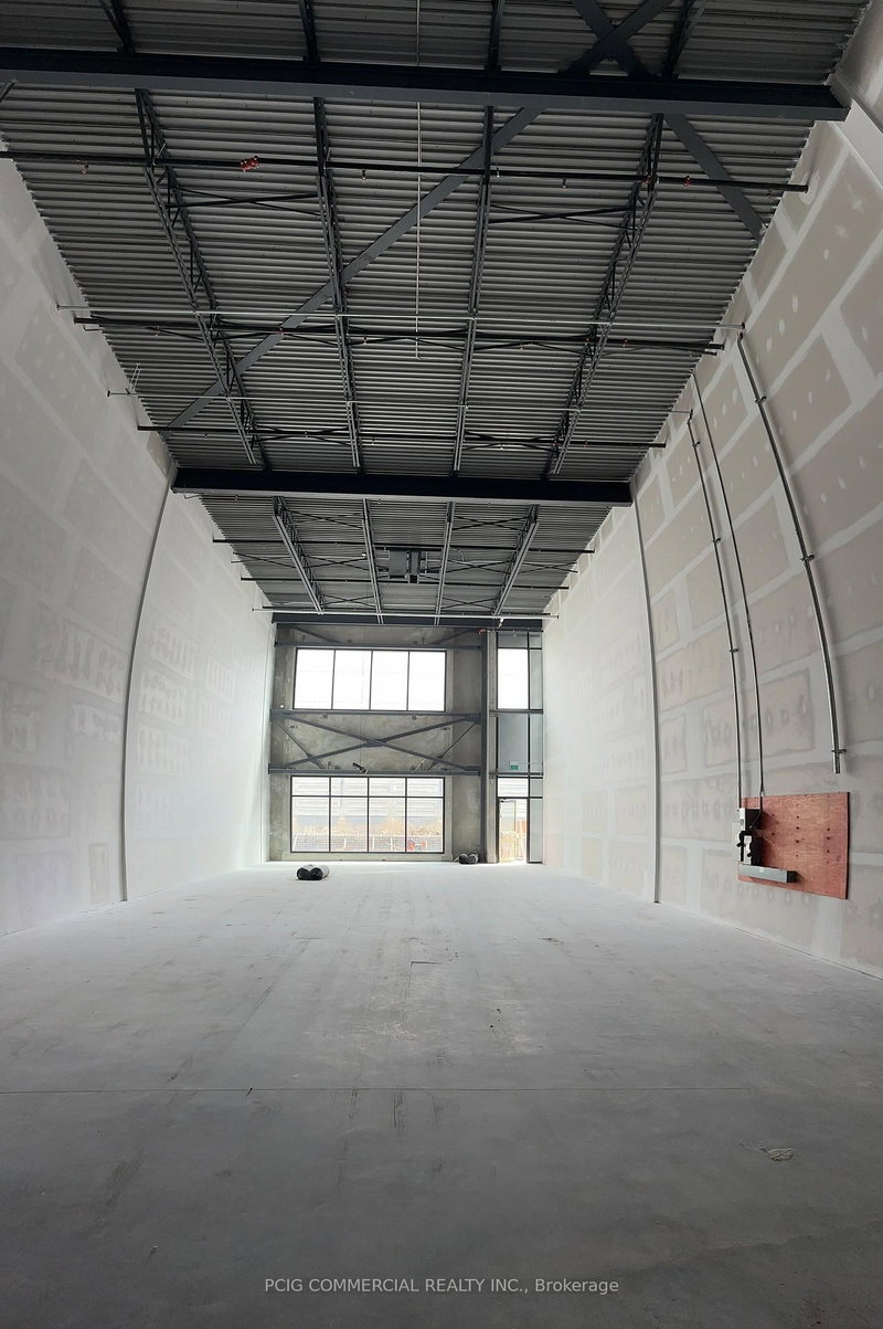 32 Don Hillock Dr, Aurora, L4G 0H6 | Image 3