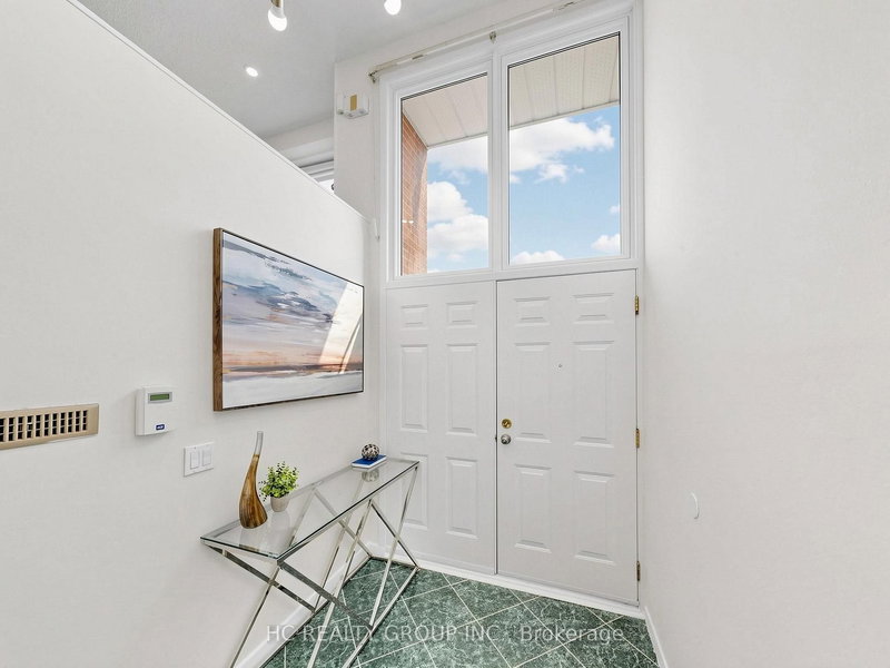 36 - 1742 John St, Markham, L3T 1Y9 | Image 2