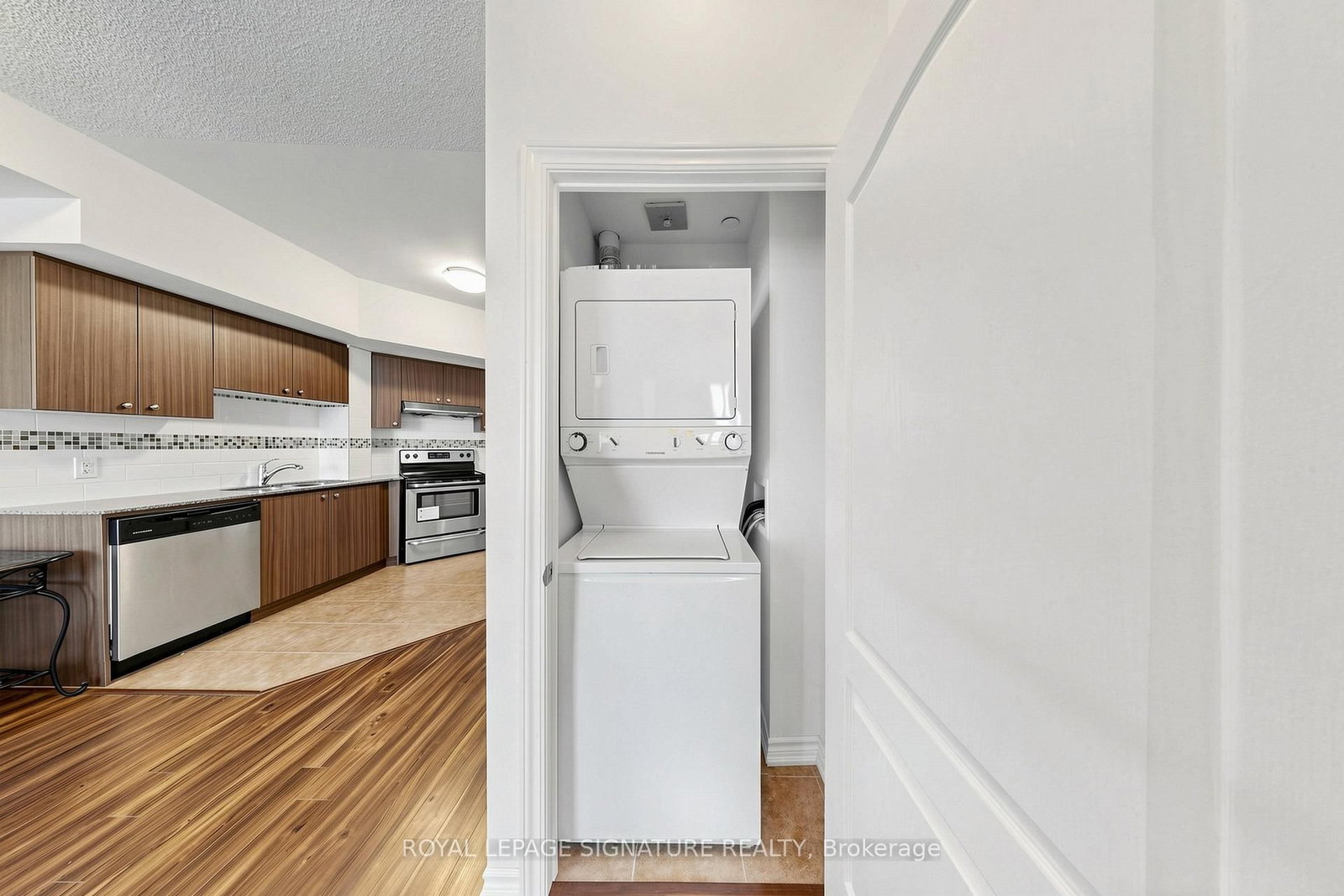 8323 KENNEDY Road, Unit 816 - Photo 17