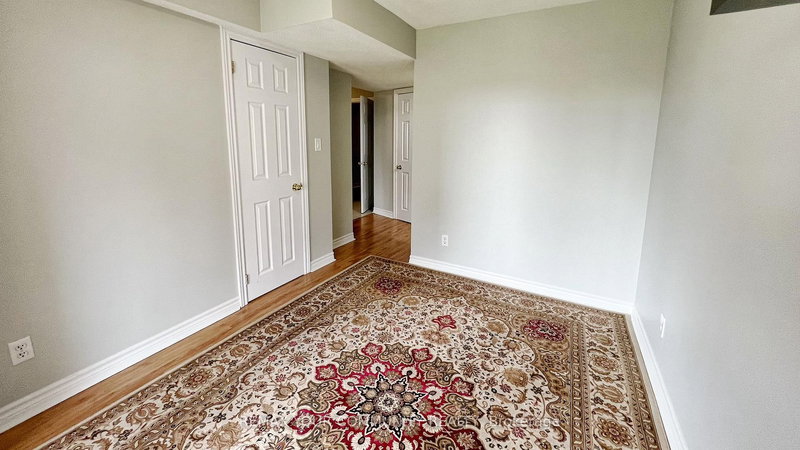 Lower - 6 Veseli Crt, Bradford West Gwillimbury, L3Z 3C3 | Image 3