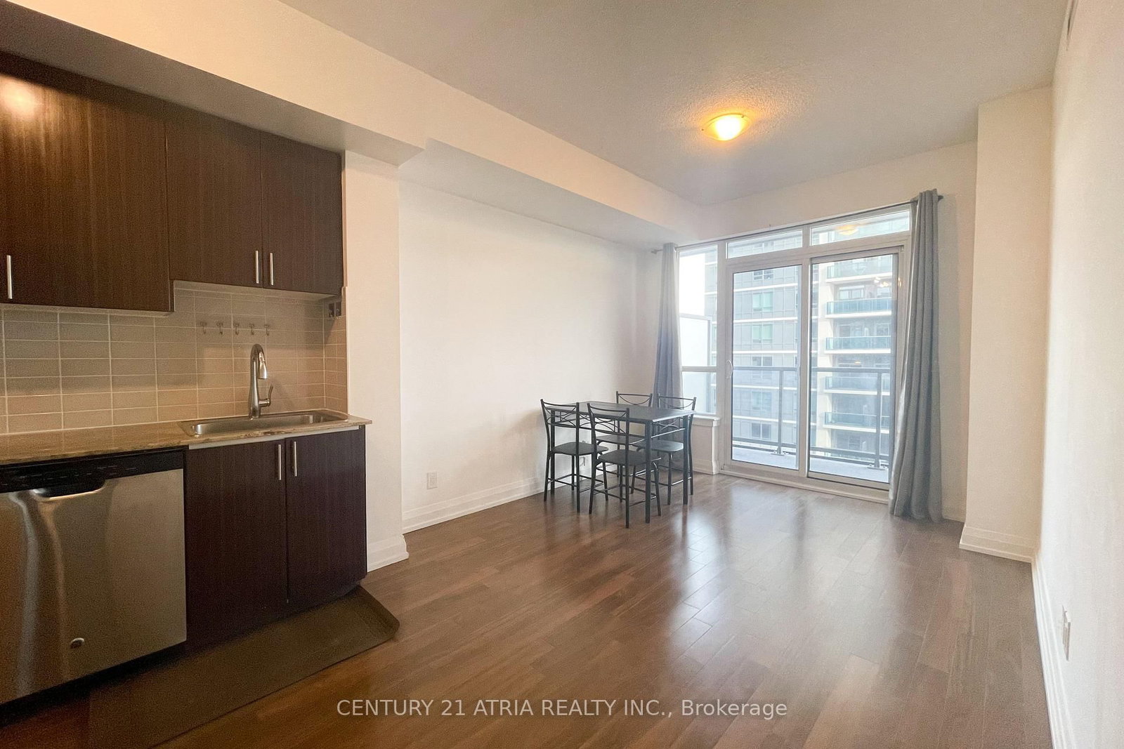 7161 Yonge Street, Unit 735 - Photo 2