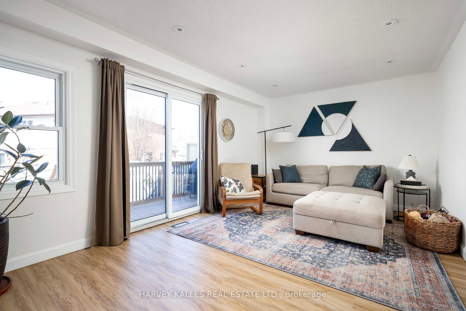 510 Pickering Crescent - Photo 12