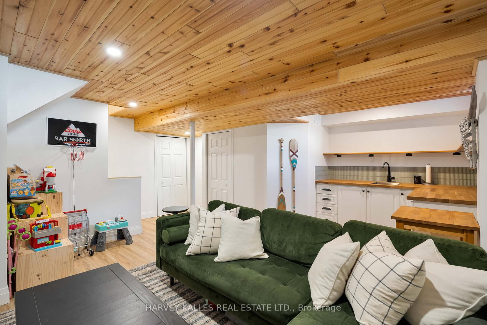 510 Pickering Crescent - Photo 32