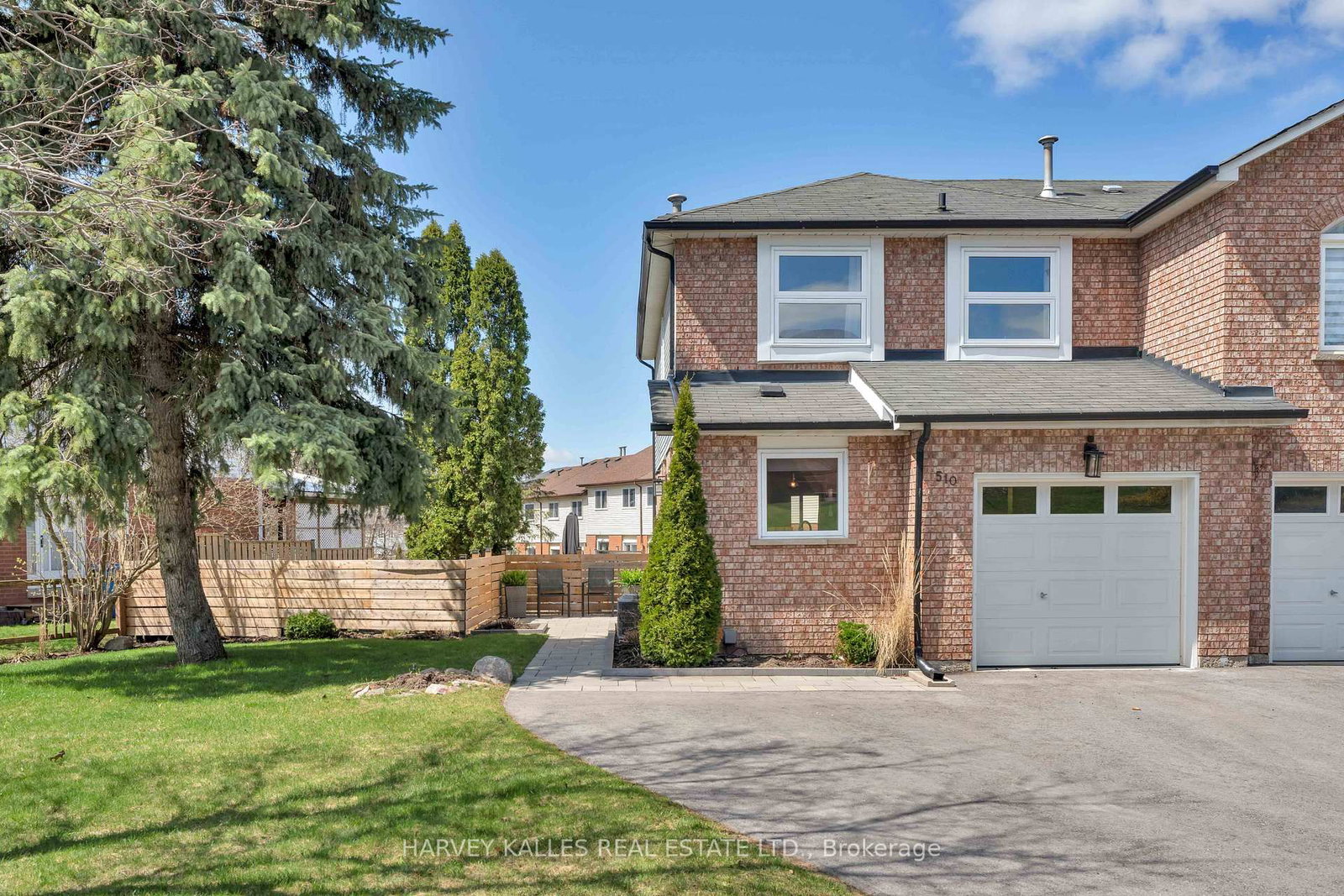 510 Pickering Crescent - Photo 43