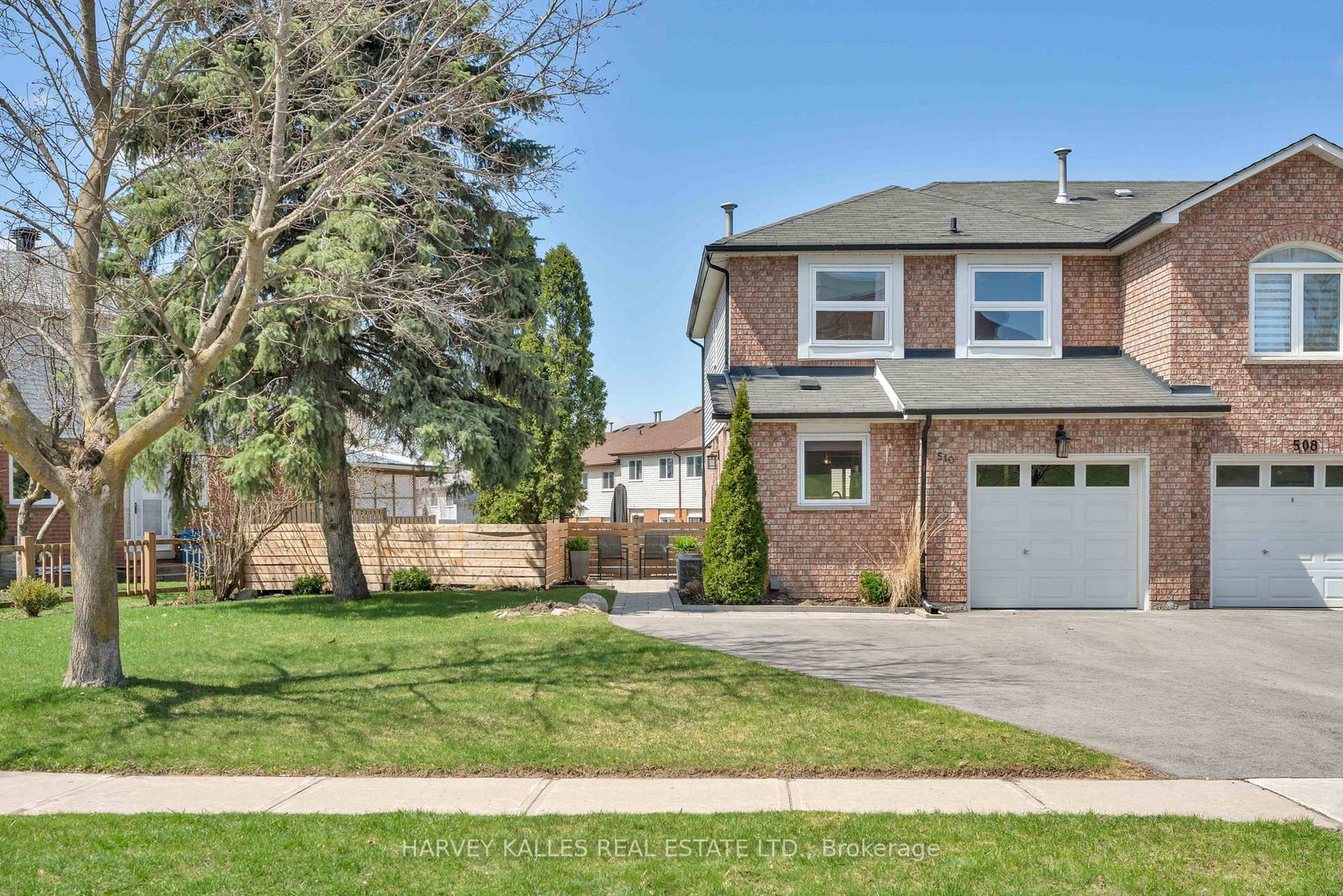 510 Pickering Crescent - Photo 44