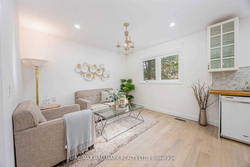 Main - 131 Cottonwood Crt, Markham, L3T 5W9 | Image 3