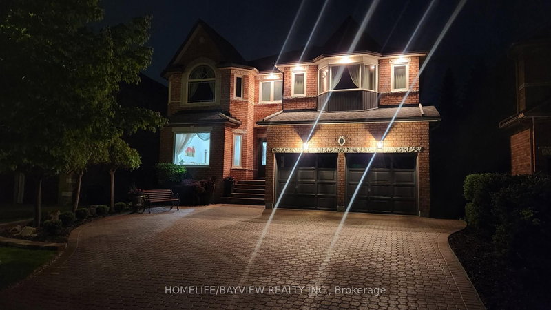 18 Marinucci Crt, Richmond Hill, L4C 0M3 | Image 2