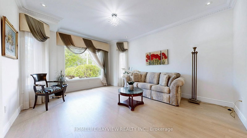 18 Marinucci Crt, Richmond Hill, L4C 0M3 | Image 3