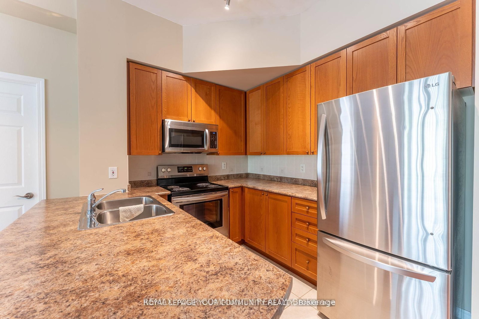 11121 Yonge Street, Unit 110 - Photo 8