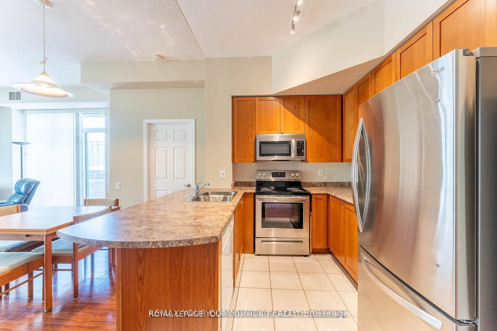 11121 Yonge Street, Unit 110 - Photo 9