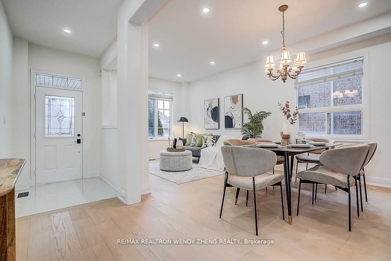 16 Hartwell Way, Aurora, L4G 7X7 | Image 3