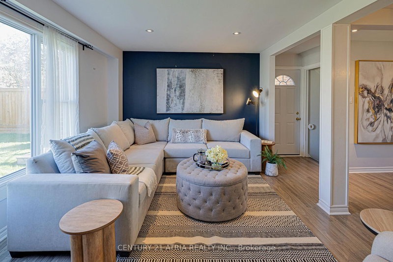 251 Stouffer St, Whitchurch-Stouffville, L4A 4Y8 | Image 3