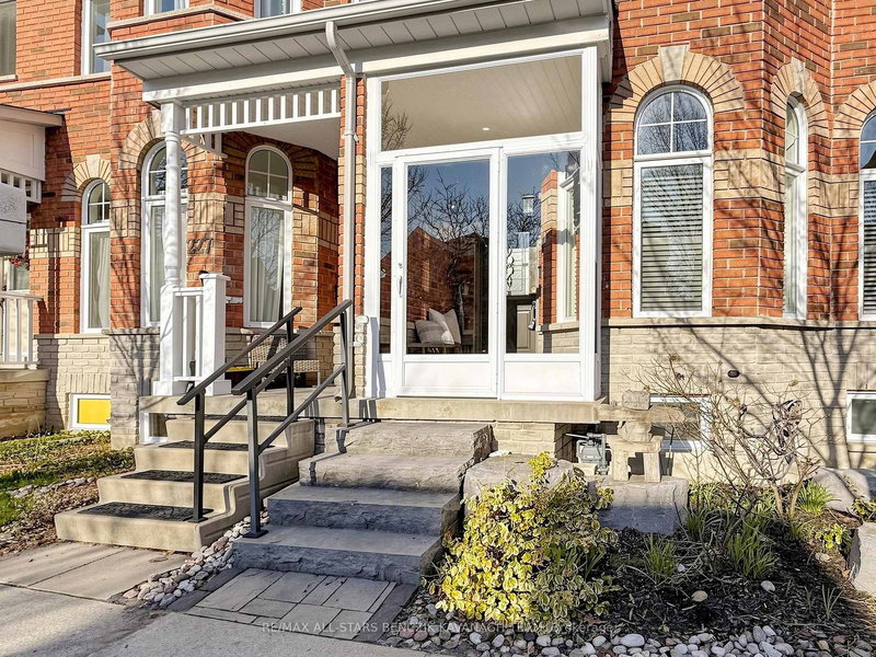 225 Walkerville Rd, Markham, L6B 1C6 | Image 2