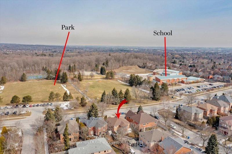 263 McClellan Way, Aurora, L4G 6N9 | Image 2