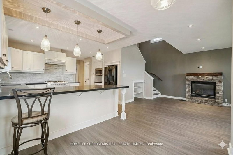 4290 Yonge St, Bradford West Gwillimbury, L0L 1R0 | Image 3