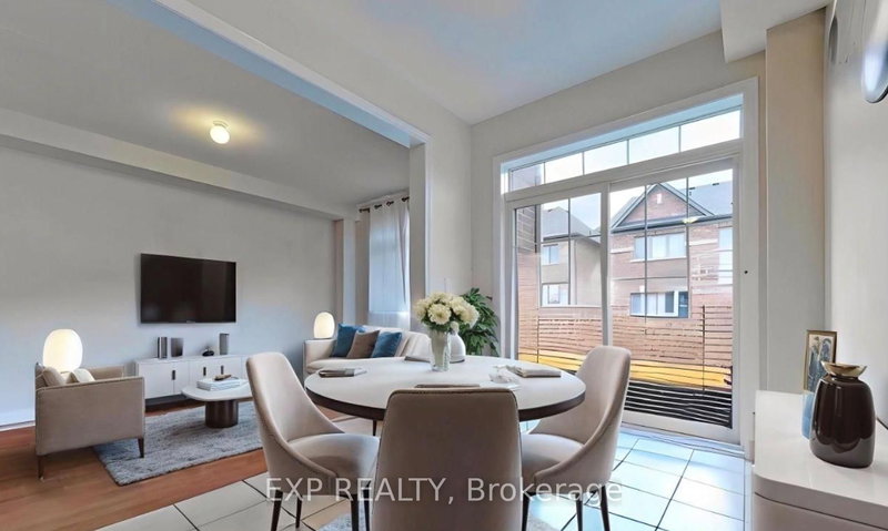 625 Sweetwater Cres, Newmarket, L3X 0H5 | Image 2