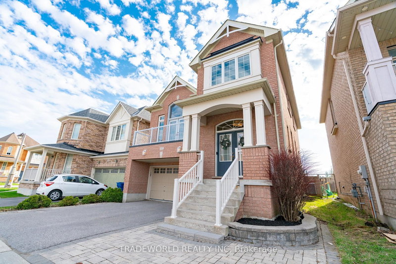 142 Yakefarm Blvd, Whitchurch-Stouffville, L4A 0R8 | Image 2