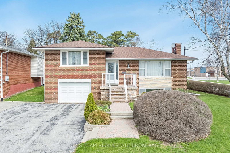 107 Scanlon Ave, Bradford West Gwillimbury, L3Z 1G6 | Image 2