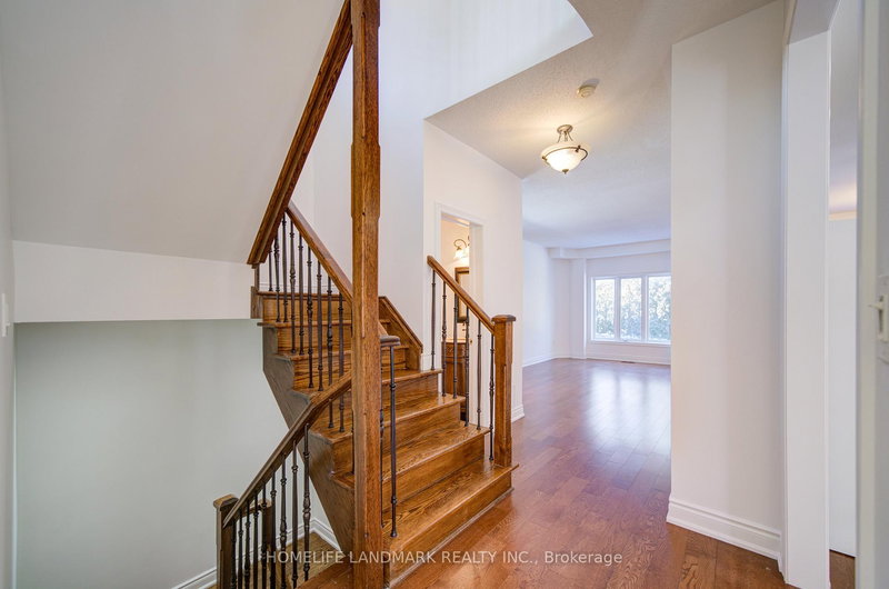 24 Champagne Crt, Richmond Hill, L4S 1X9 | Image 2