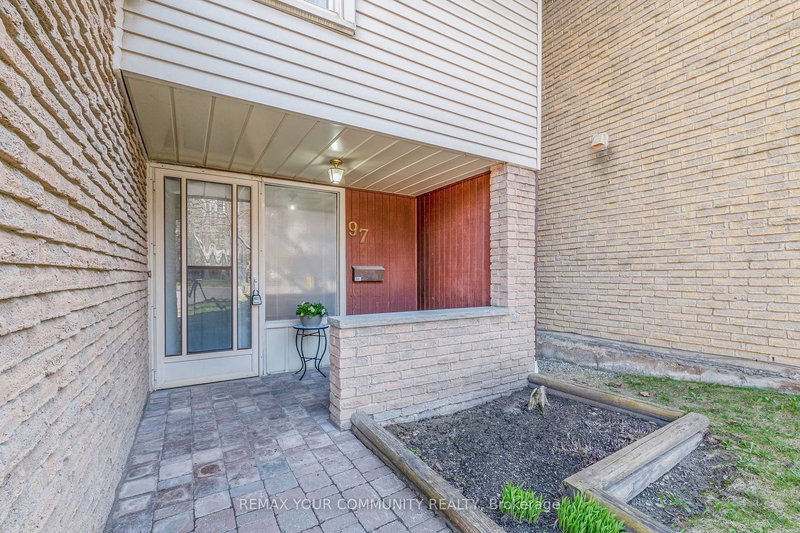 60 - 97 Poplar Cres, Aurora, L4G 3M4 | Image 2