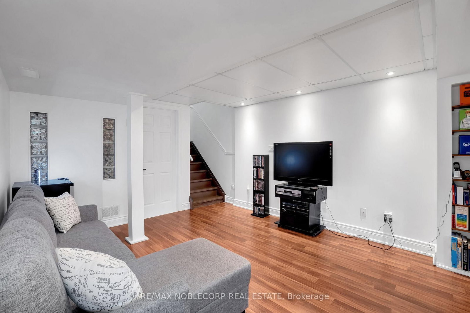 239 Royal Appian Crescent - Photo 28