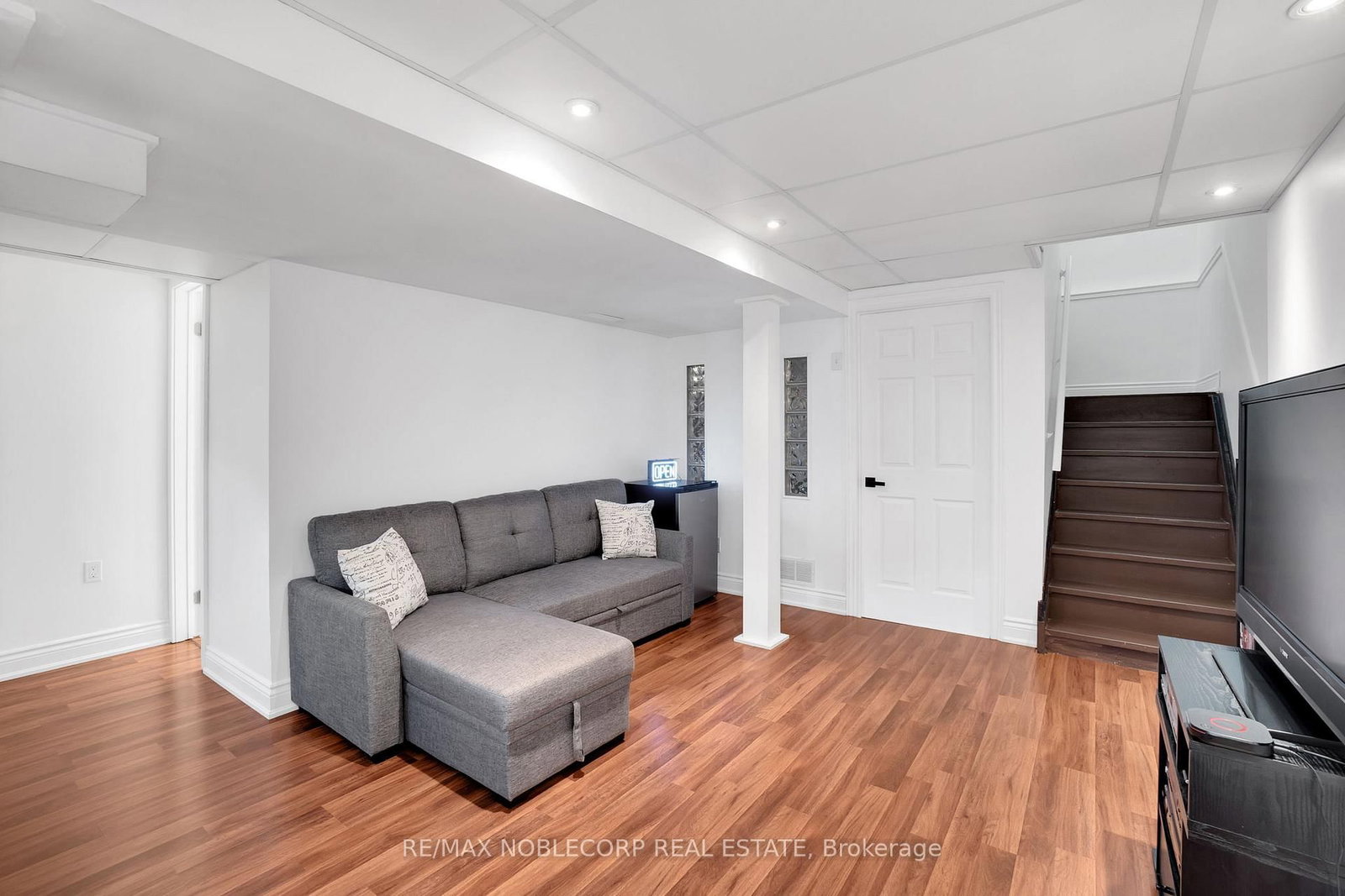 239 Royal Appian Crescent - Photo 29