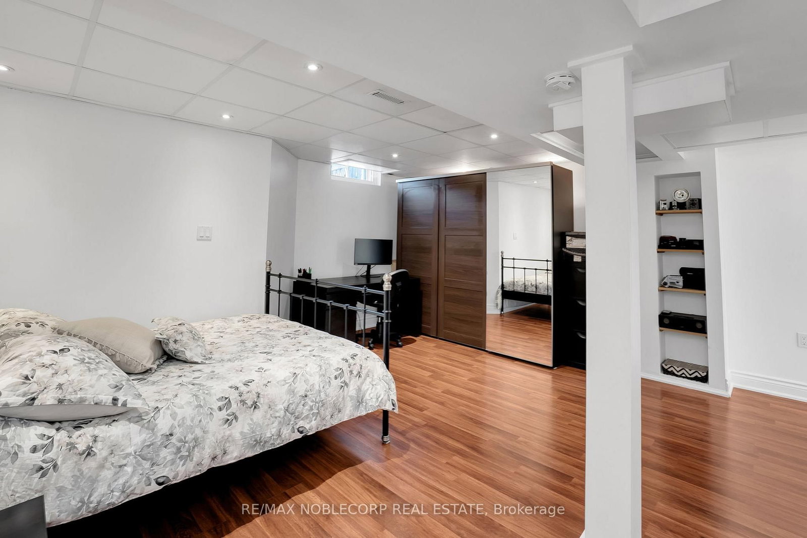 239 Royal Appian Crescent - Photo 31