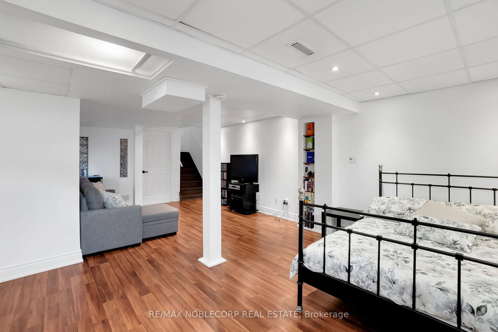 239 Royal Appian Crescent - Photo 32